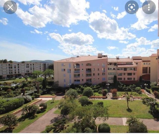 Frejus, Studio Dans Residence Avec Piscine Экстерьер фото