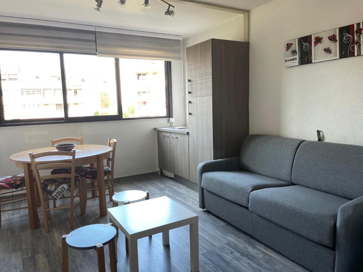 Frejus, Studio Dans Residence Avec Piscine Экстерьер фото